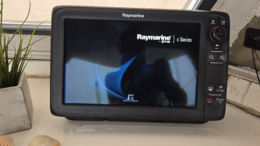 Raymarine c127 Chartplotter & Fishfinder — photo 4