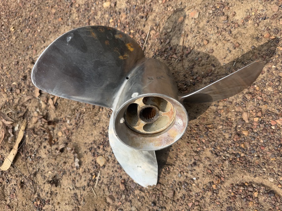 Tanmar strering piston Volvo propeller