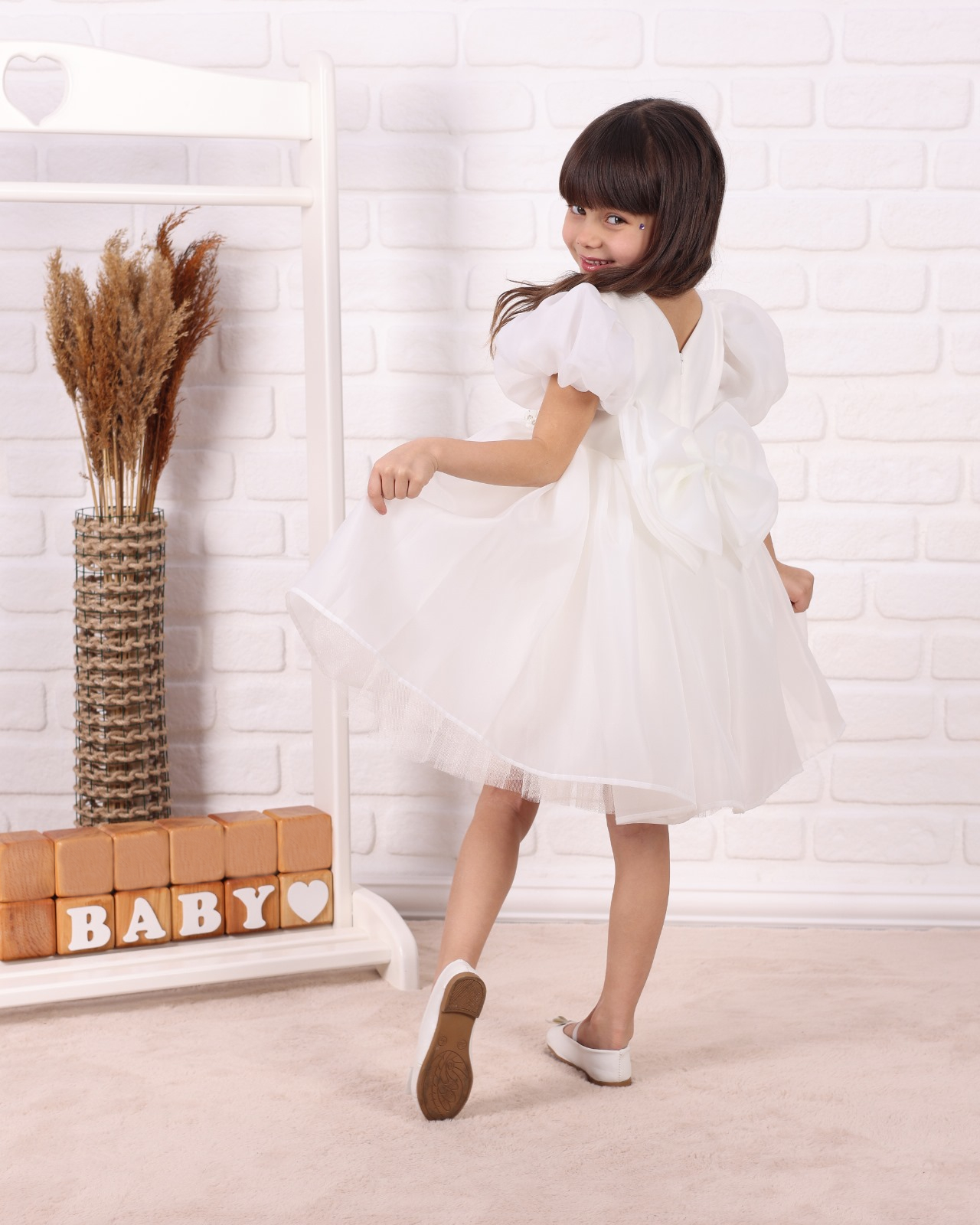 Robe Blanche de Cérémonie – Élégance Fille
