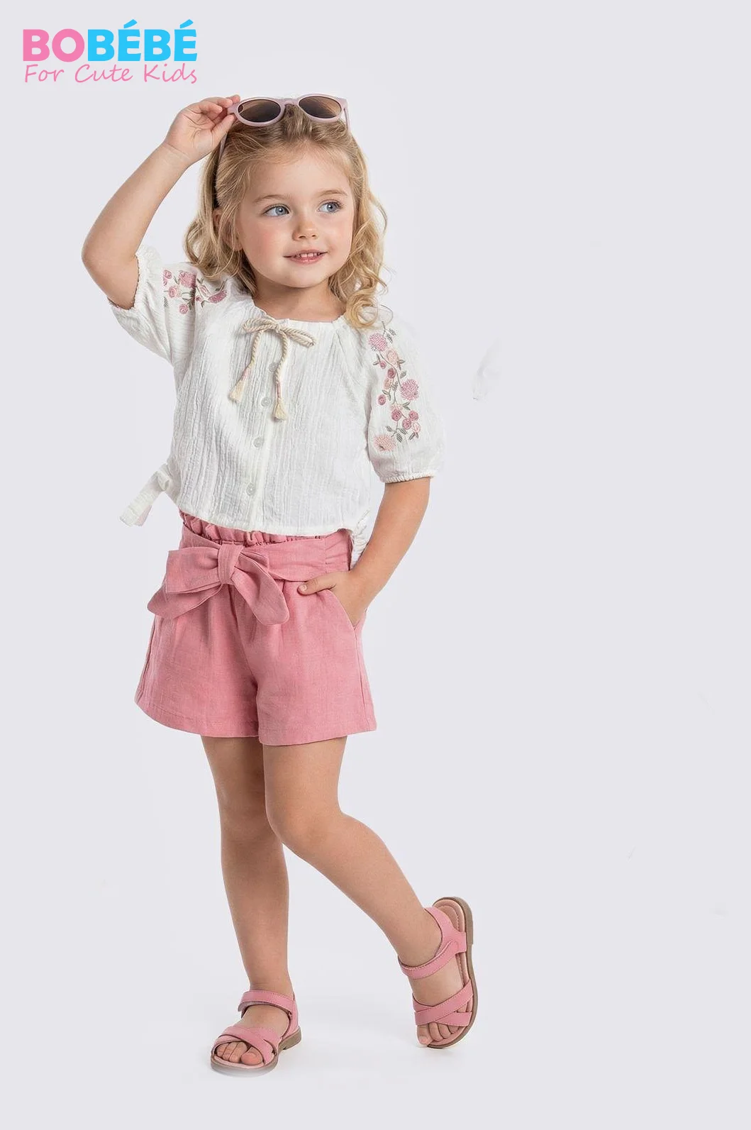 Ensemble fille 2-5 Ans 2 pièces – Blouse brodée + Short rose ceinturé