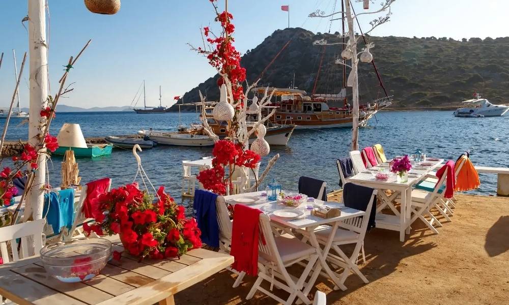 Bodrum’un Zamansız Köşesi: Adım Adım Gümüşlük Gezi Rehberi görseli