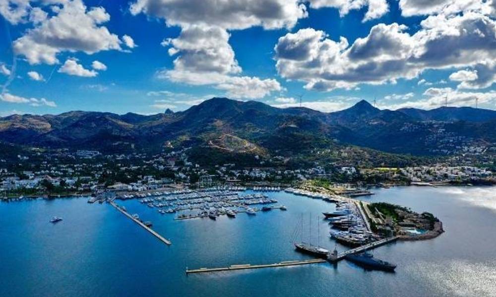 Bodrum Yalıkavak Rehberi 2026 – Palmarina, Plajlar, Restoranlar ve Bölgesel Yaşam