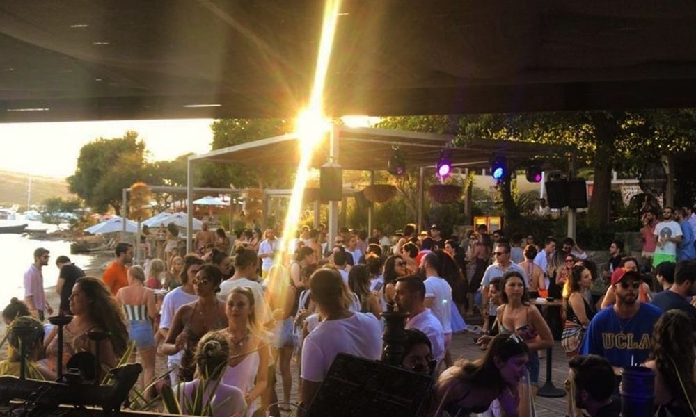 Bodrum Gece Hayatı Rehberi 2026 – En İyi Gece Kulüpleri, Barlar ve Eğlence Mekanları