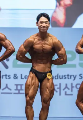 Profile photo of bodybuilder Moon Ji-yong