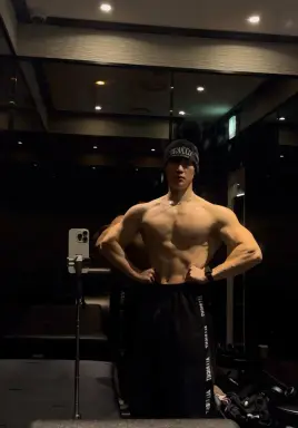 Profile photo of bodybuilder Kim Si-heon