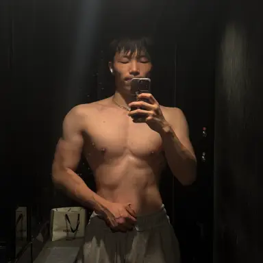 Profile photo of bodybuilder Shin Hee-jun