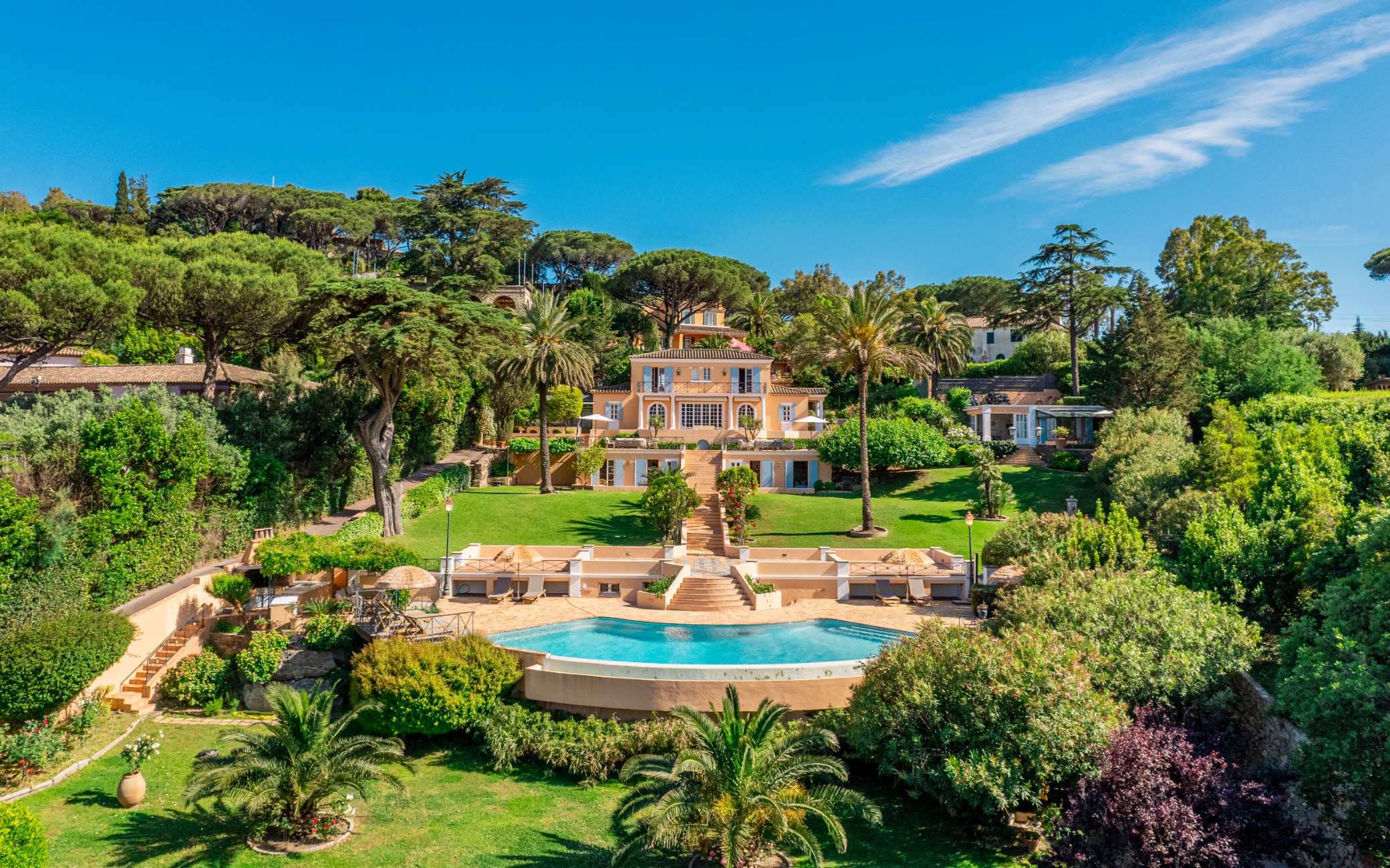 Saint-Barthelemy accommodation - Ramade Graniers - Discover this stunning luxury home with a pool and lush garden. Perfect for a dream life.