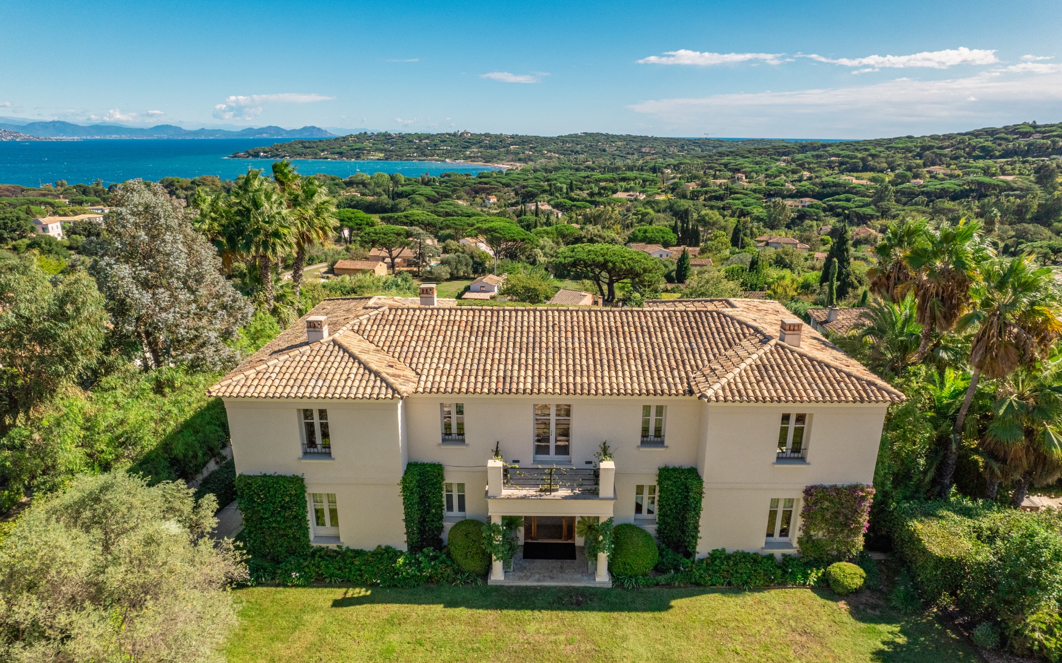 Saint-Barthelemy accommodation - Toumiettes - Beautiful luxury villa with a stunning view of the sea and lush surroundings. Perfect for a dream life.