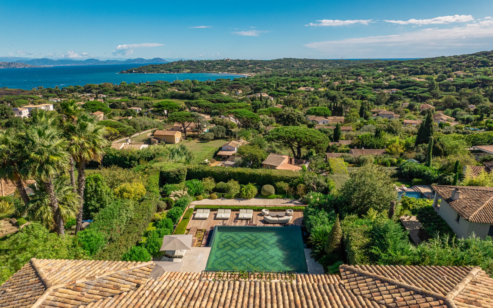 Saint-Barthelemy accommodation - Toumiettes - This image shows a stunning view of a luxurious villa with a pool, well-maintained garden, and sea view. Ideal for a dream life.