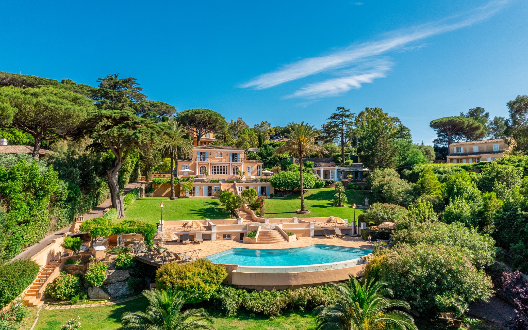 Saint-Barthelemy accommodation - Ramade Graniers - Beautiful luxury home with a pool and well-maintained garden, located in a natural and peaceful setting.
