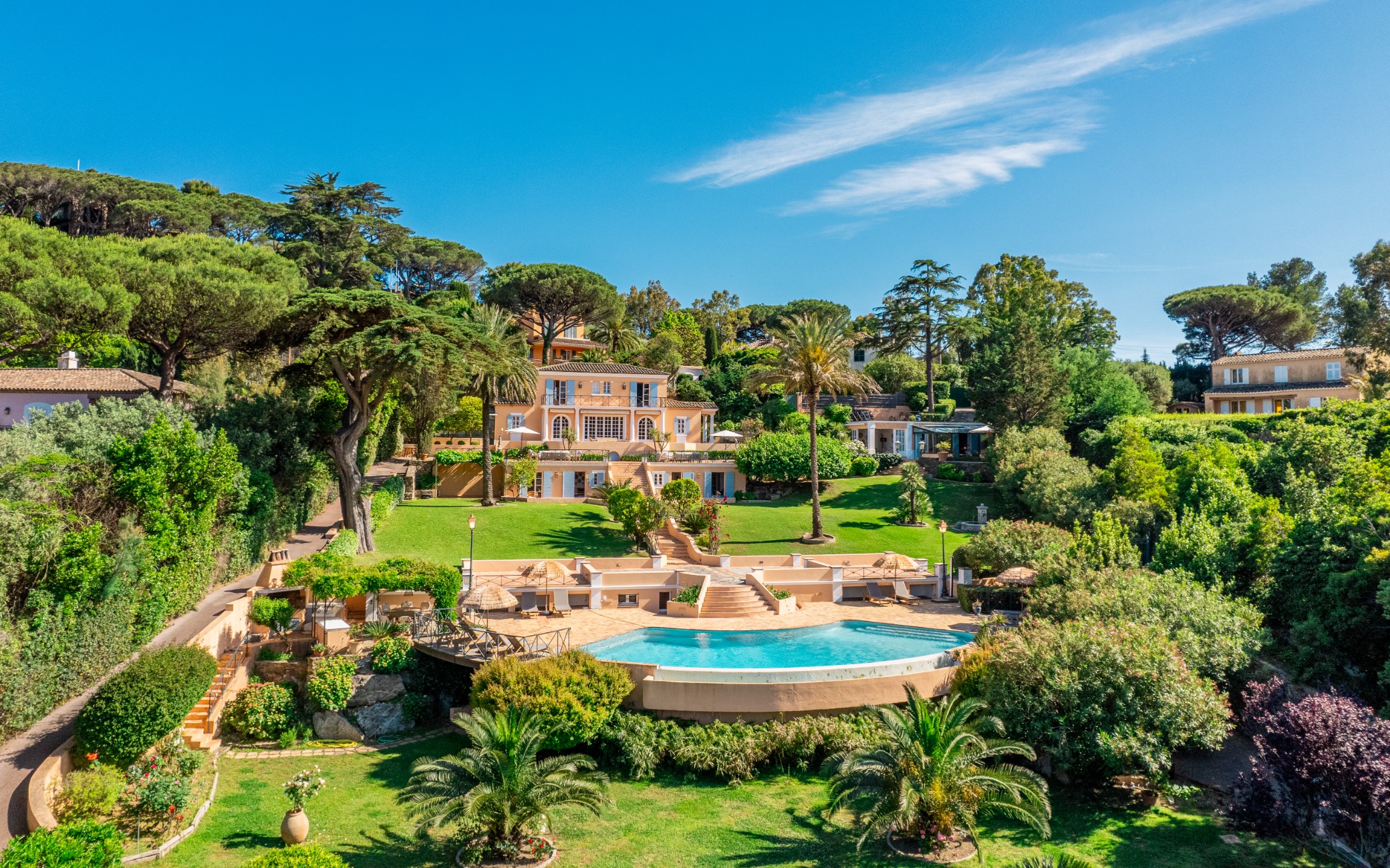 Saint-Barthelemy accommodation - Ramade Graniers - Beautiful luxury home with a pool and lush garden, surrounded by trees and greenery.