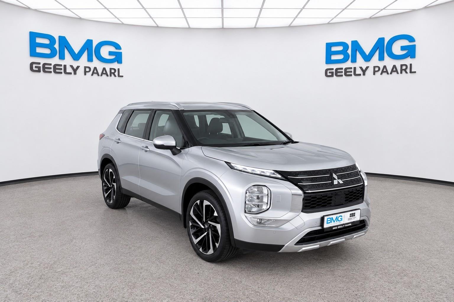 2024 Mitsubishi Outlander — Photo 1