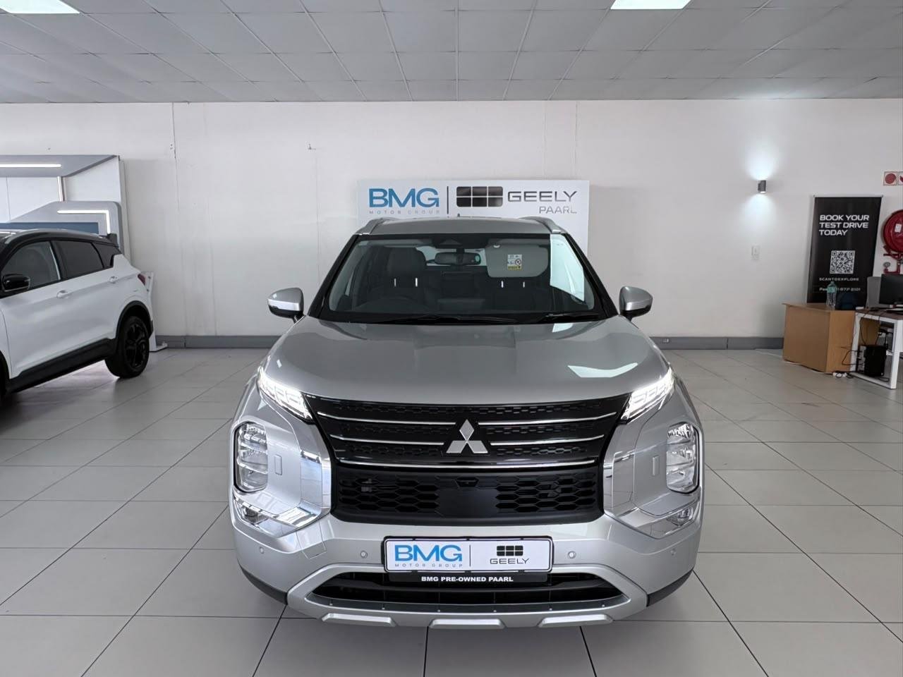 2024 Mitsubishi Outlander — Photo 2