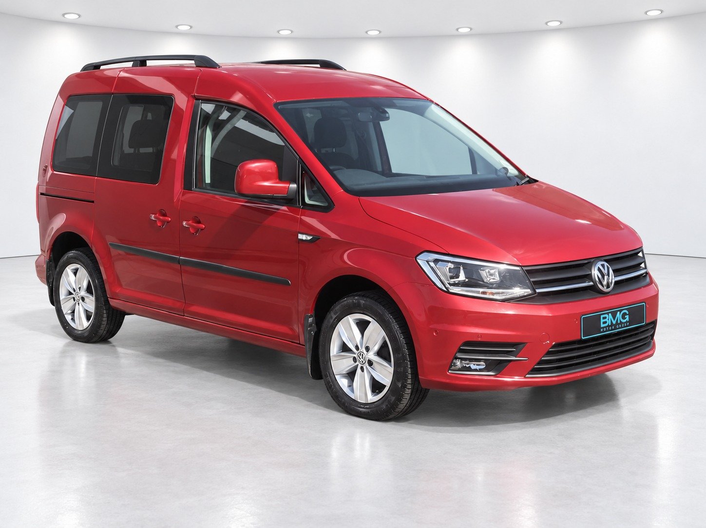 2020 Volkswagen Caddy — Front-right three-quarter
