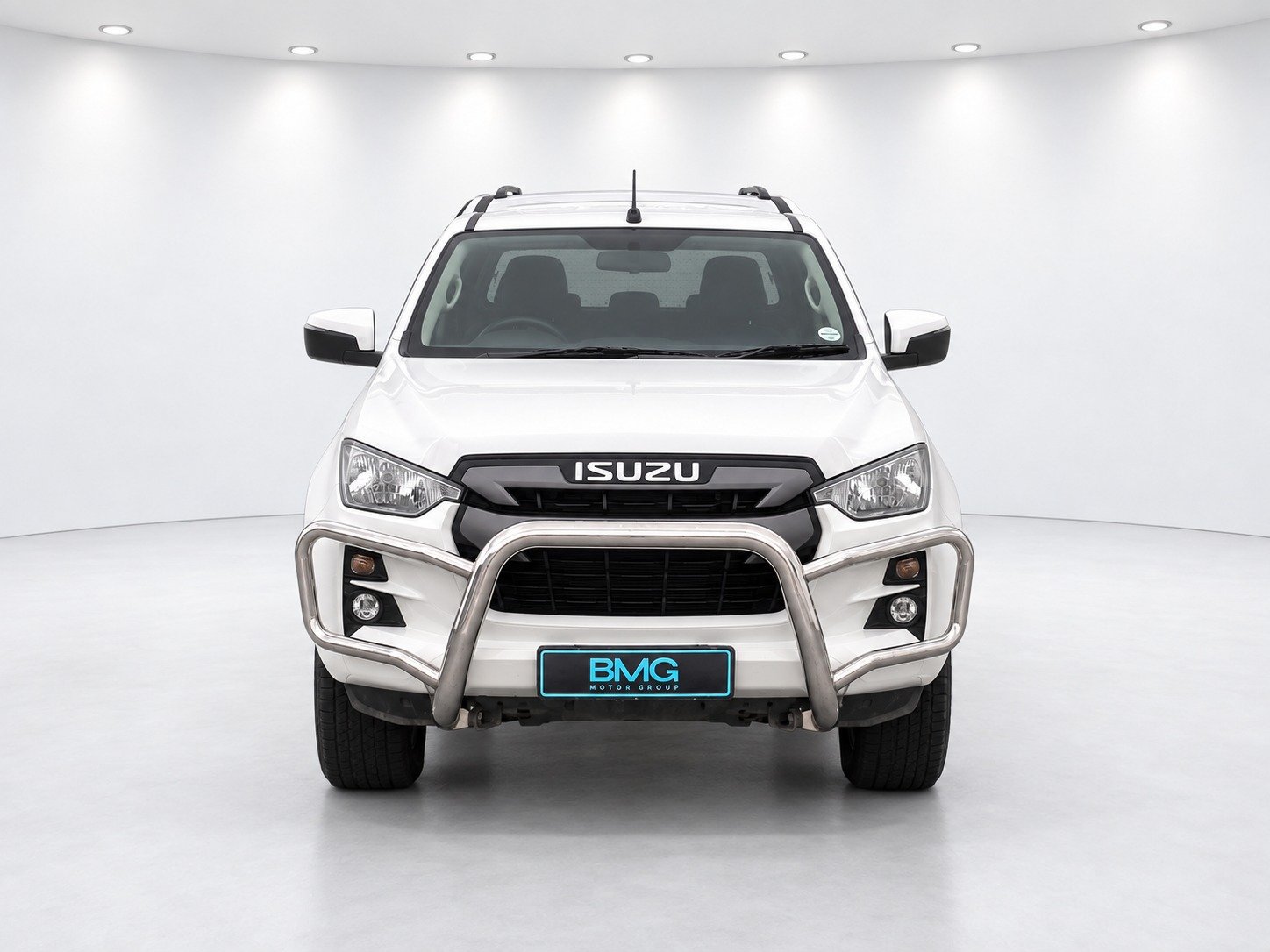 2022 Isuzu D-Max — Front