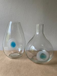Jarrones en vidrio con ojo azul