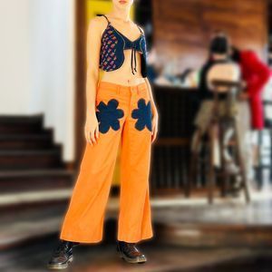 pantalón naranja flores