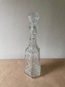 Licorera de vidrio cortado