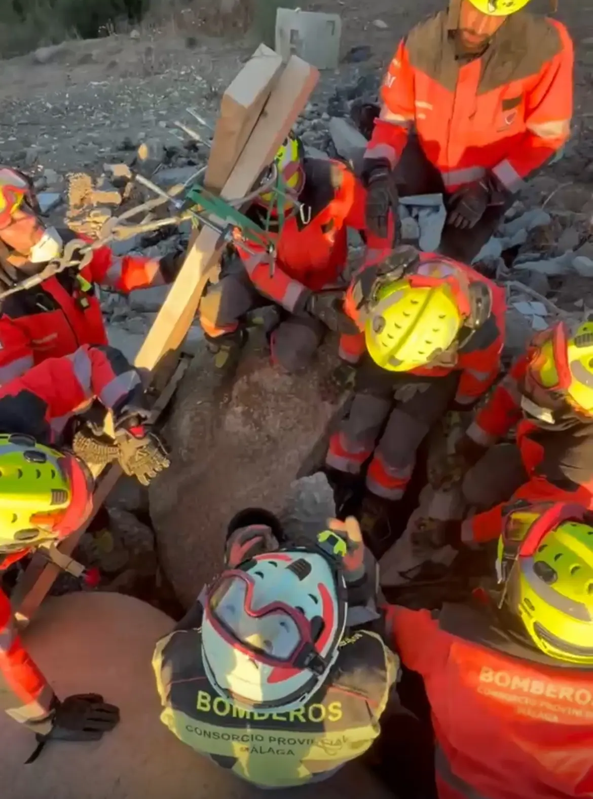 Cómo se entrena un equipo de búsqueda y rescate en emergencias