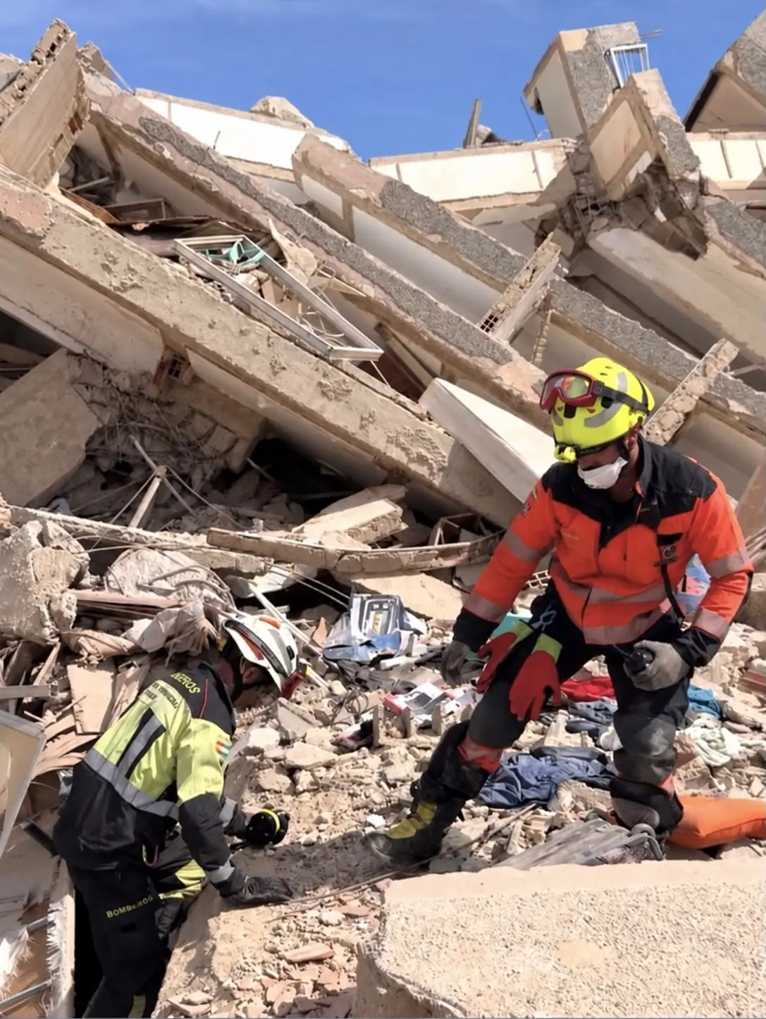 “Nadie hace nada solo”: la experiencia de un bombero novato en una misión de rescate en Venezuela