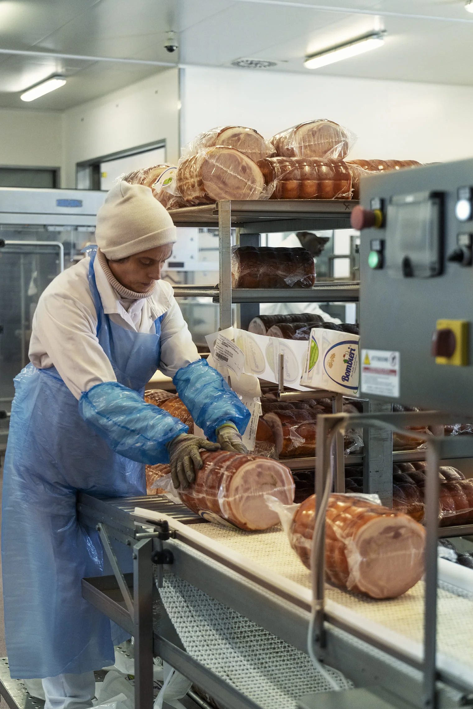 Confezionamento dei prodotti all'interno dello stabilimento produttivo