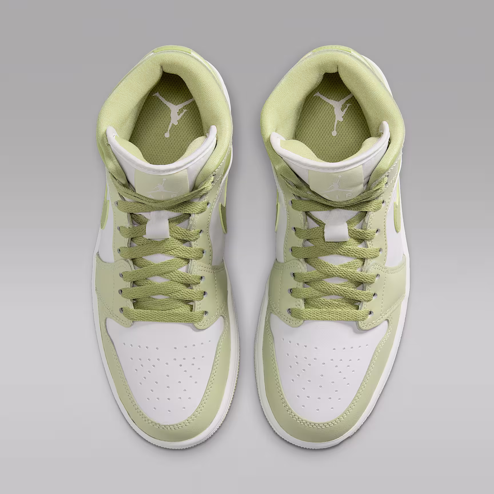 Air Jordan 1 Mid view 4