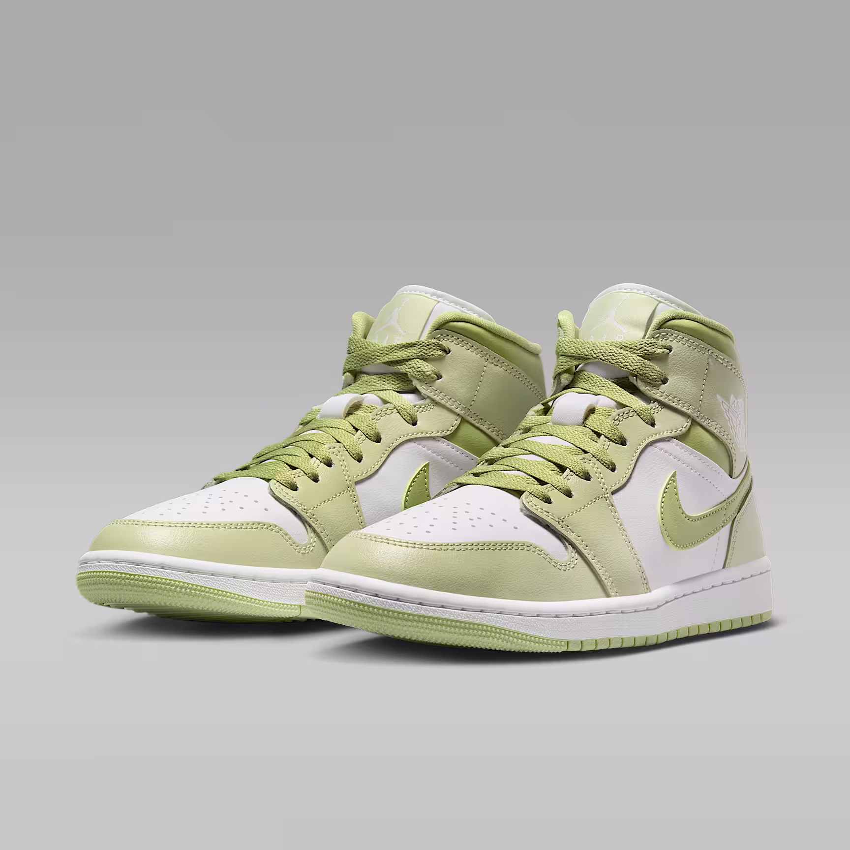 Air Jordan 1 Mid view 5