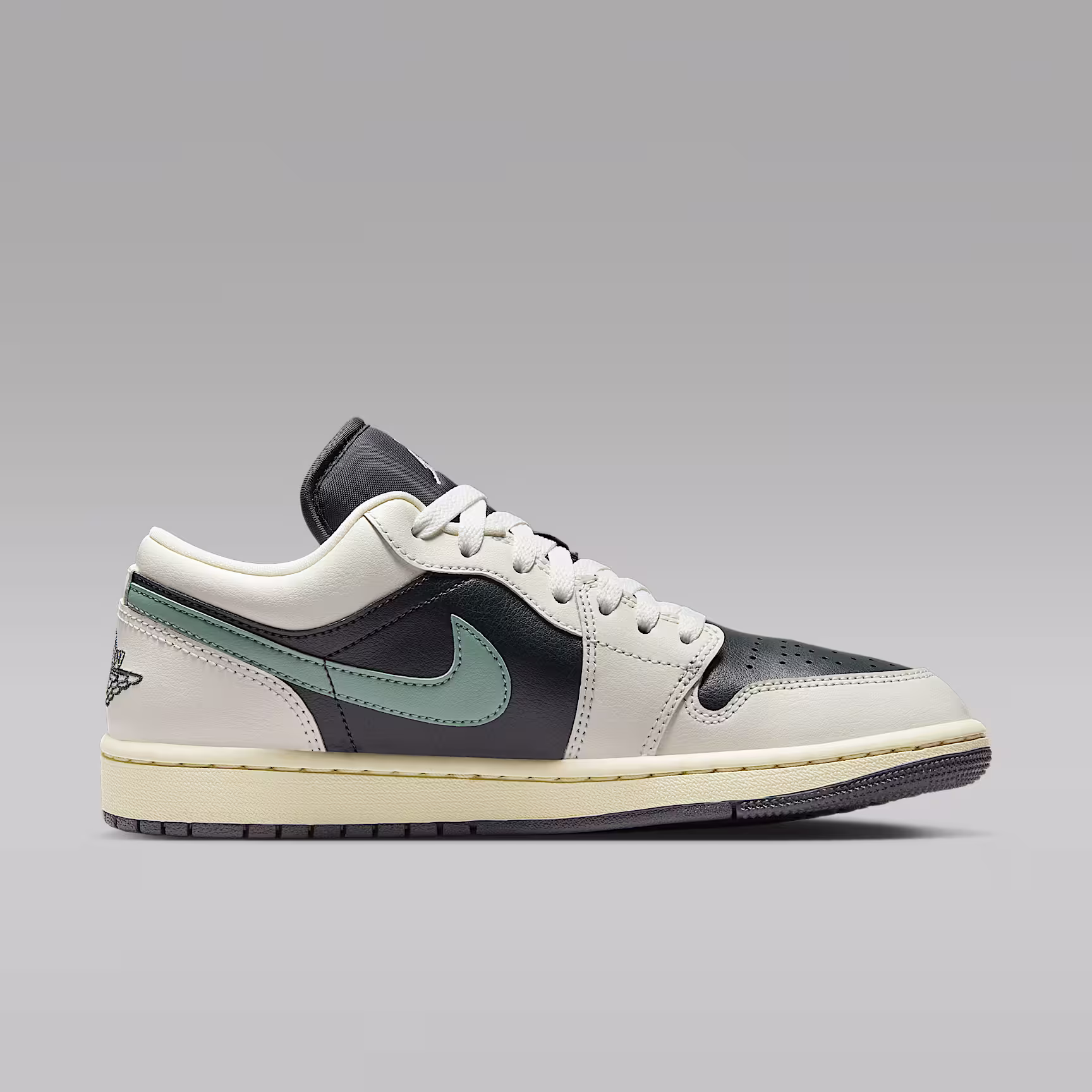 Air Jordan 1 Low view 3