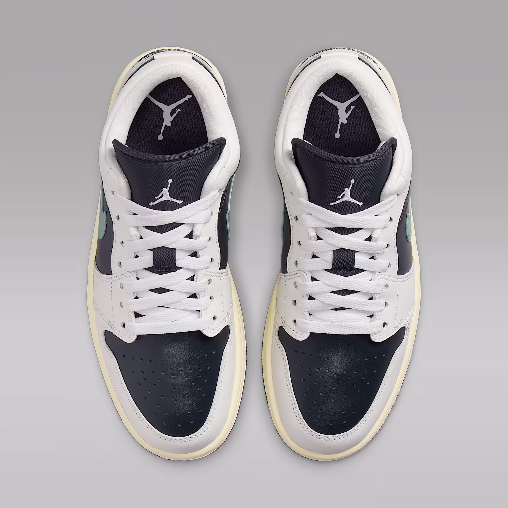 Air Jordan 1 Low view 4