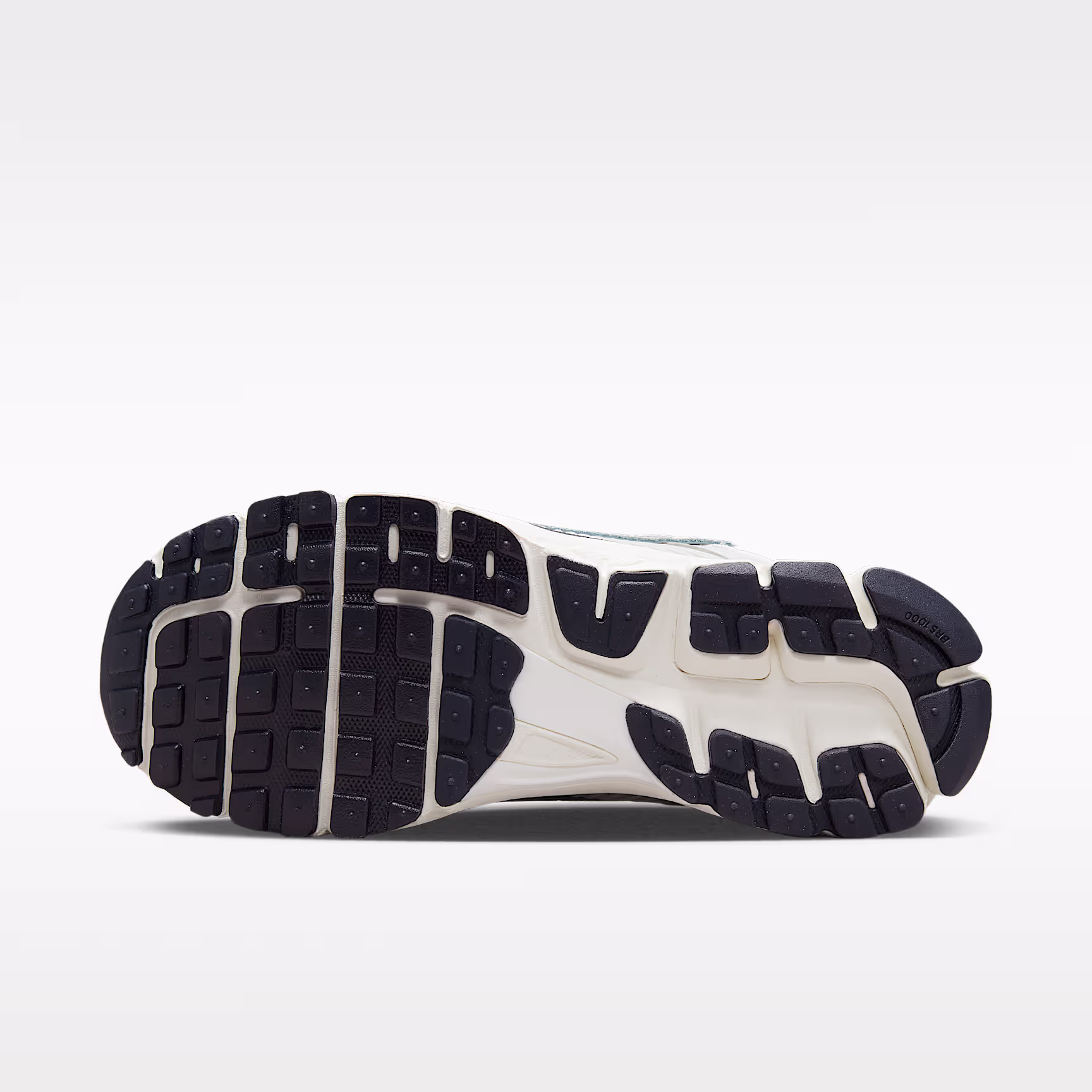 Nike Zoom Vomero 5 view 2