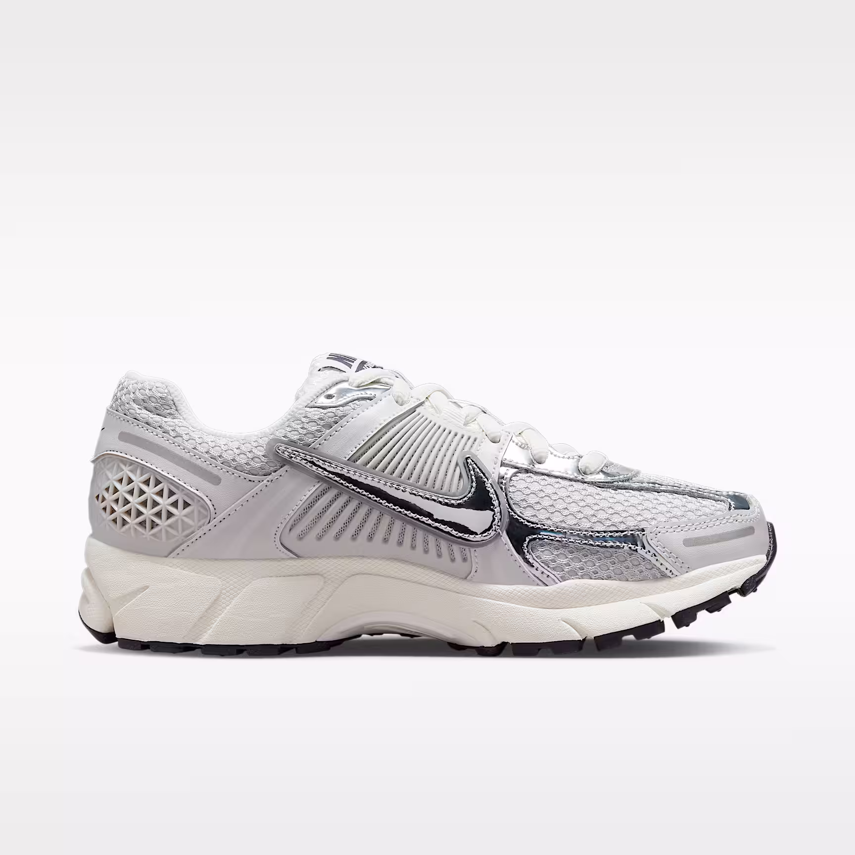 Nike Zoom Vomero 5 view 3