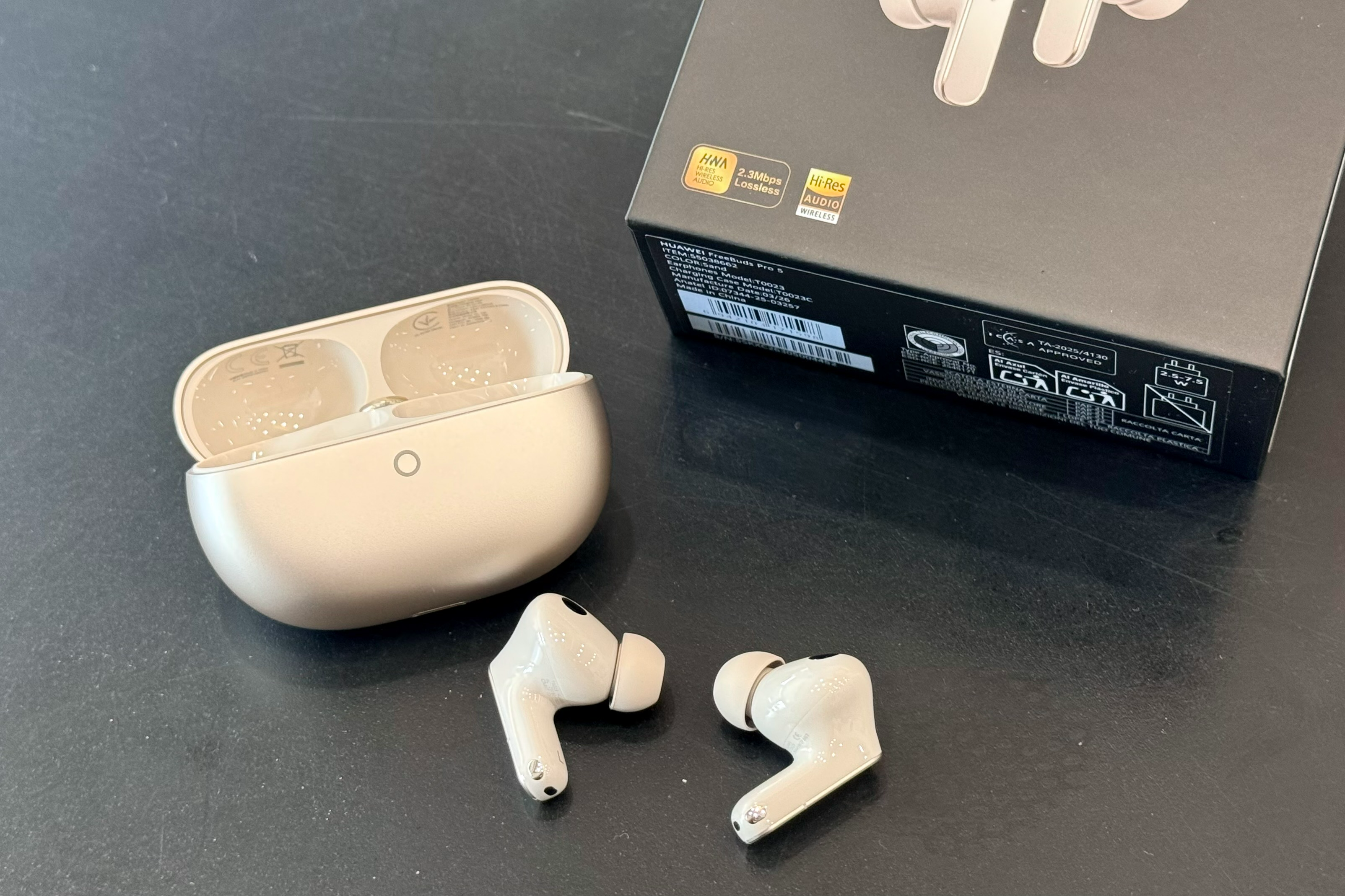 🎧 HUAWEI FreeBuds Pro 5 開箱實測：音質細節強到能聽見弦震動？通話依然是王者！ 文章圖片