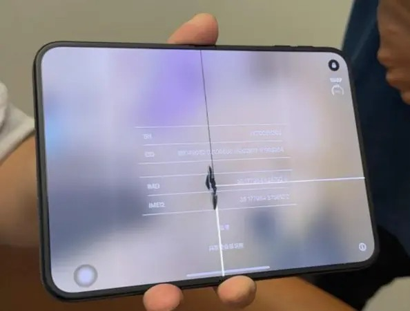 iPhone Duo 災情懶人包：螢幕裂痕、鉸鏈異音，原廠免費換機嗎？ 文章圖片