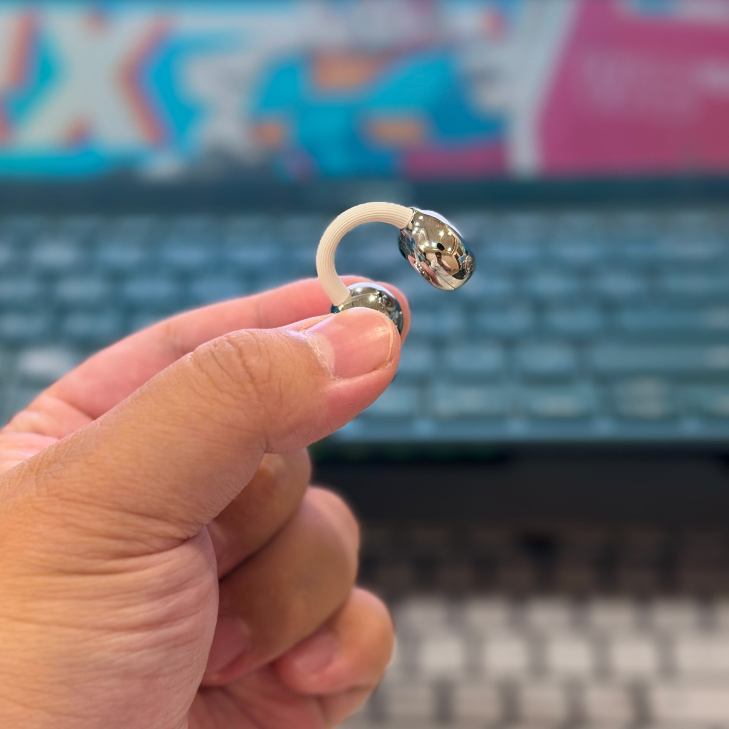 耳夾式耳機好用嗎？優缺點、音質、漏音一次看，還能當耳環戴？ 文章圖片