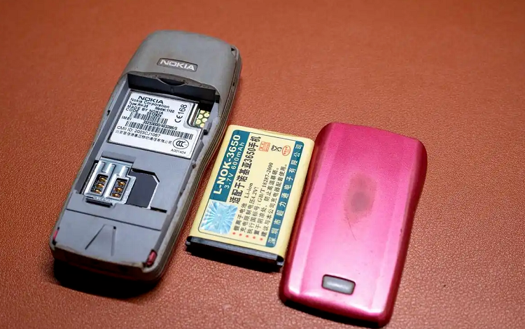 歐盟手機電池新法上路！iPhone、Android 未來都要變？一次看懂可拆電池、800次循環與 5 大影響 文章圖片