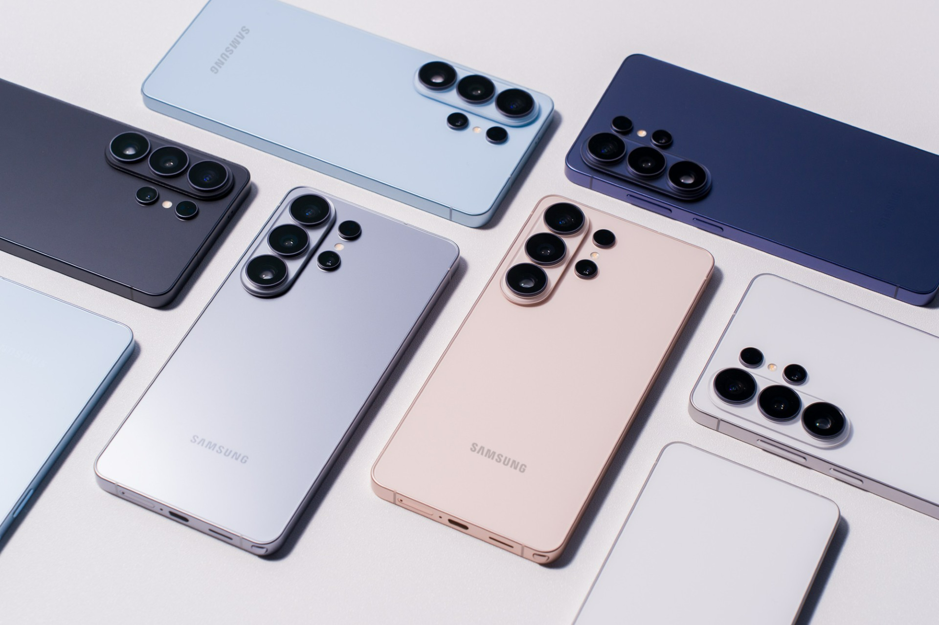 歐盟手機電池新法上路！iPhone、Android 未來都要變？一次看懂可拆電池、800次循環與 5 大影響 文章圖片