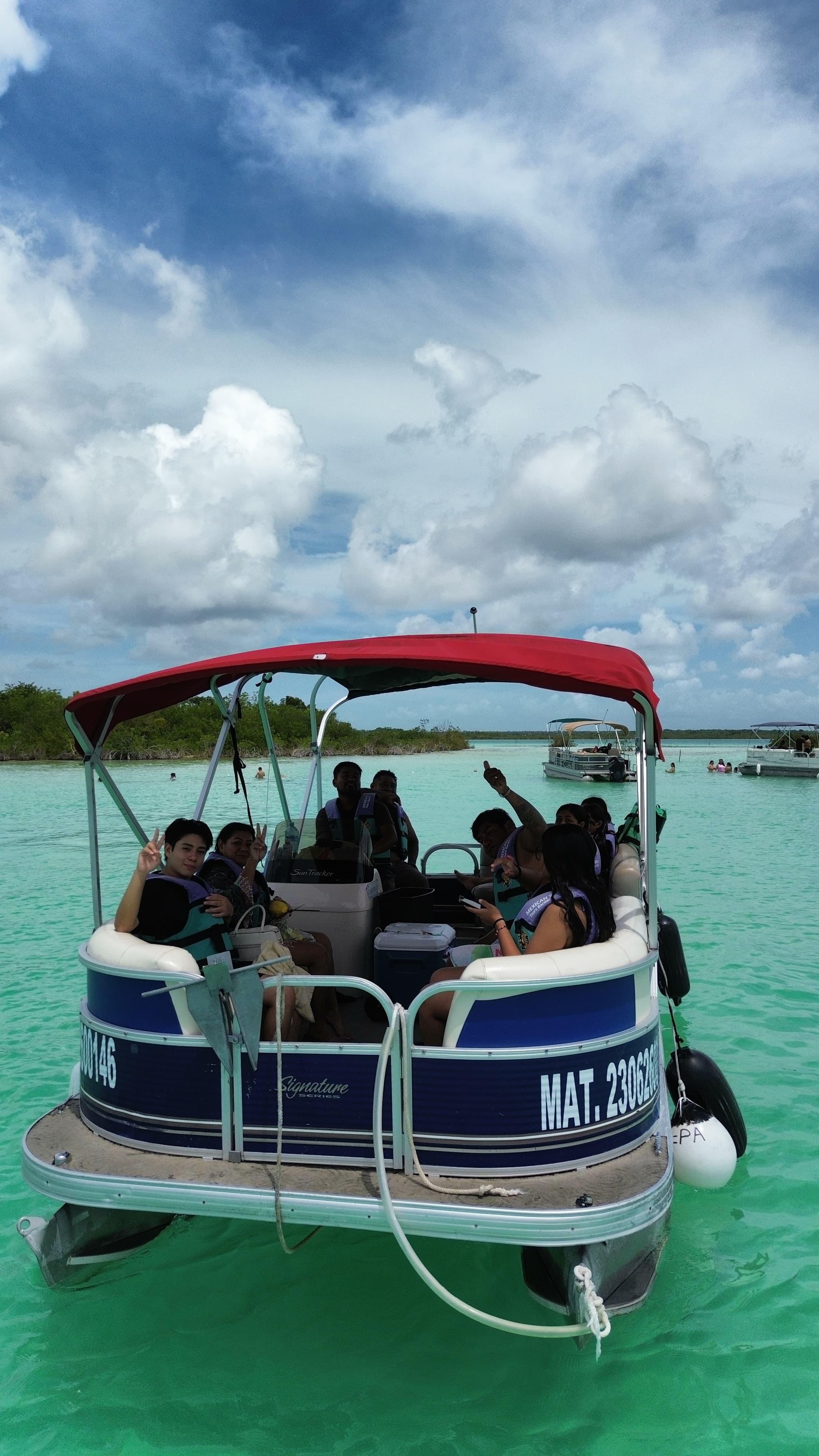 Tour Colectivo en Pontón en la Laguna de Bacalar