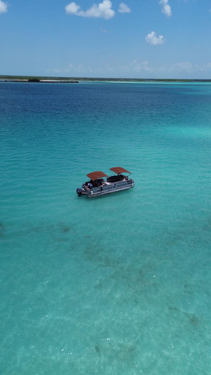 Tour Privado Horizonte en Pontón en la Laguna de Bacalar - Image 5
