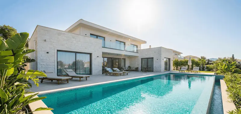 Villa with Pool