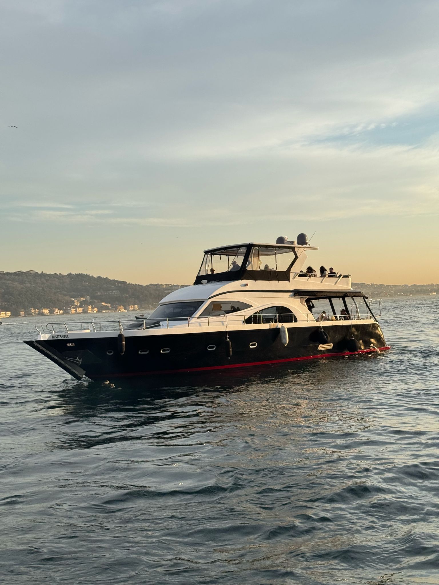 18 Meter 24 Pax Luxury Yacht in Karaköy #015 | Private Yacht Rental Istanbul - Bosphorus Yachts