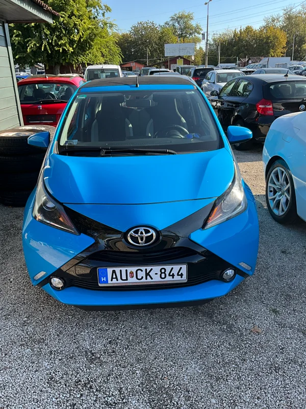 Toyota Aygo 1.0 x-play 2