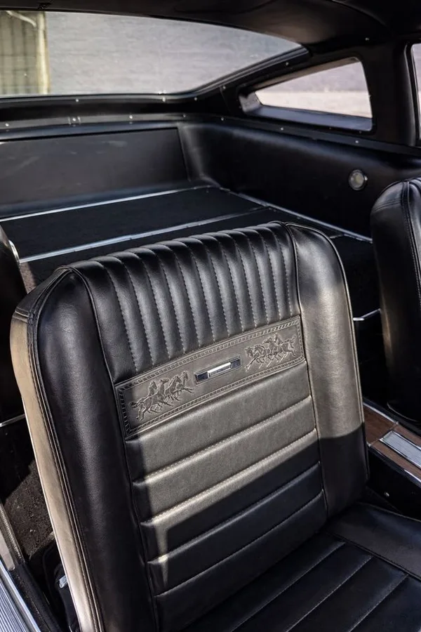 Ford Mustang 9