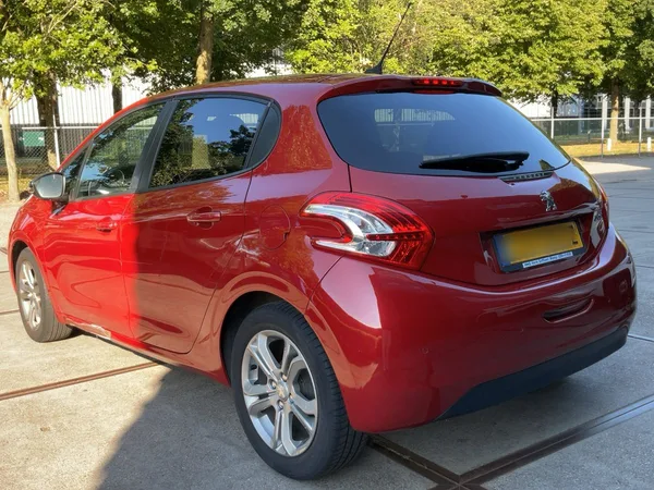 Peugeot 208 7