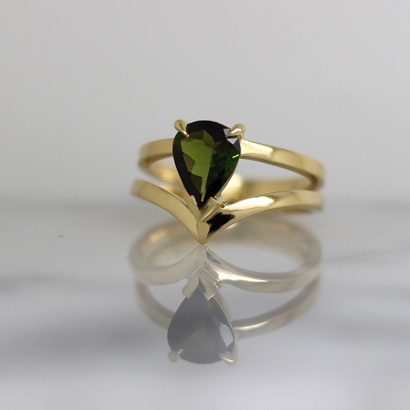 Double shank gold ring