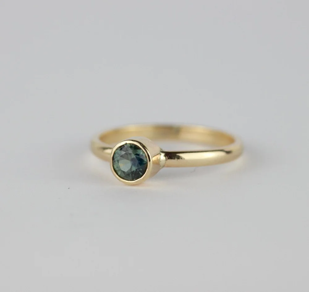 Recycled 9ct Gold Green Sapphire Engagment Ring