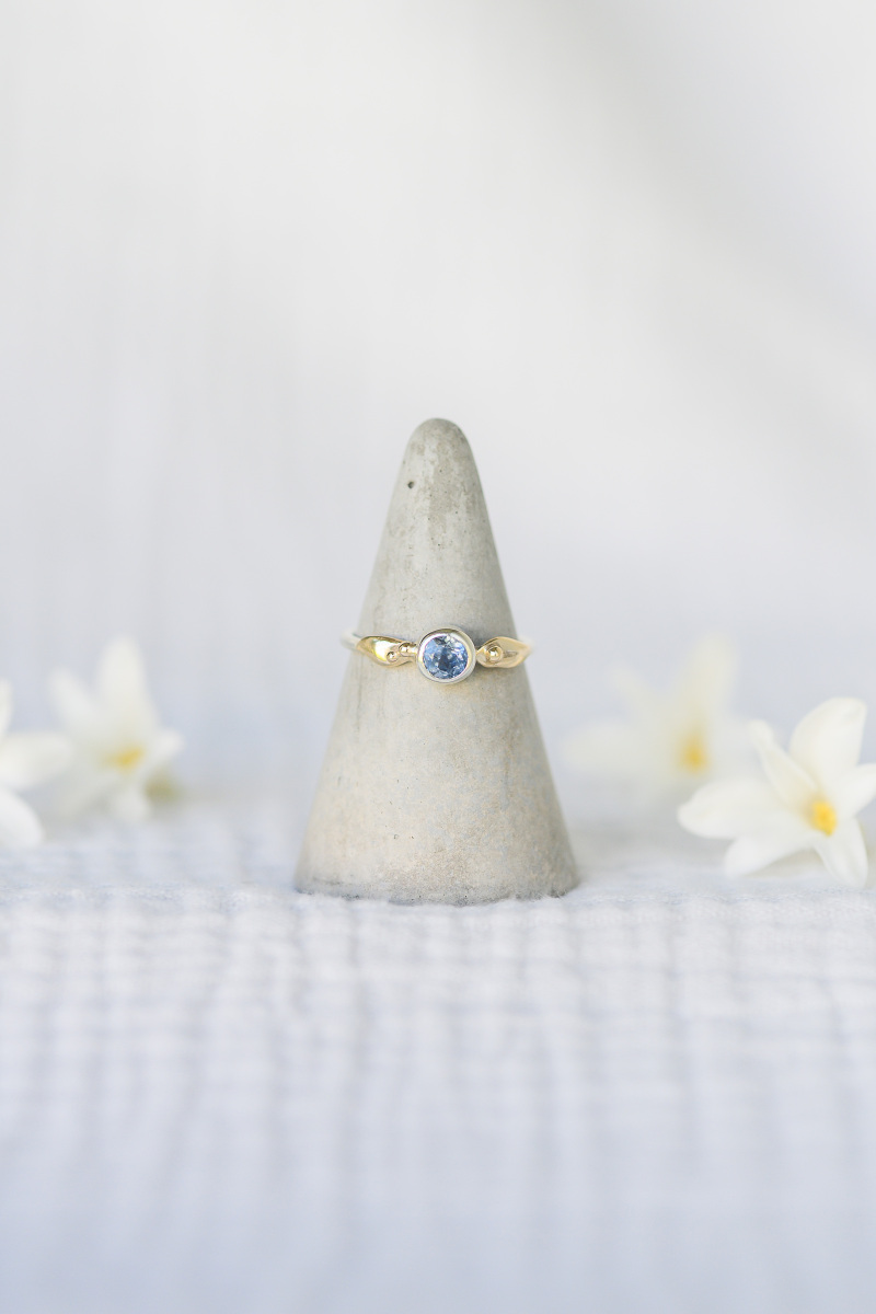 Botanical Ring, 9ct yellow and white gold, blue sapphire