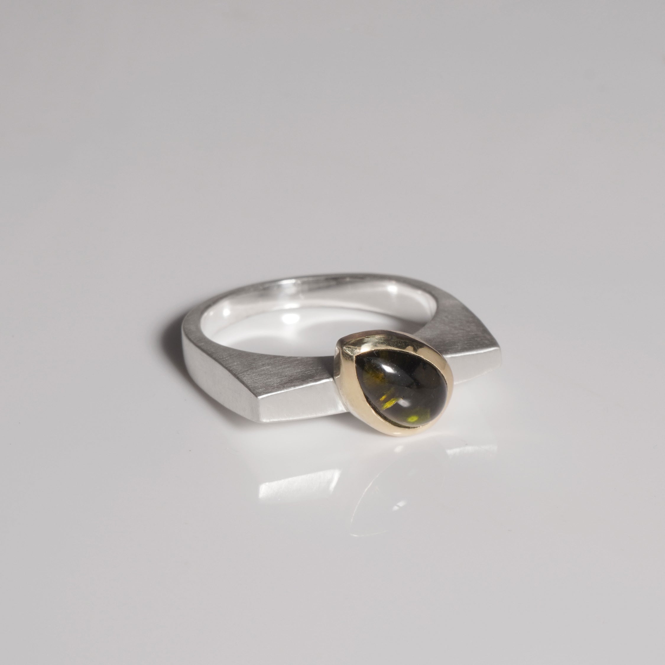 Sculpted Gold-Set Tourmaline Ring