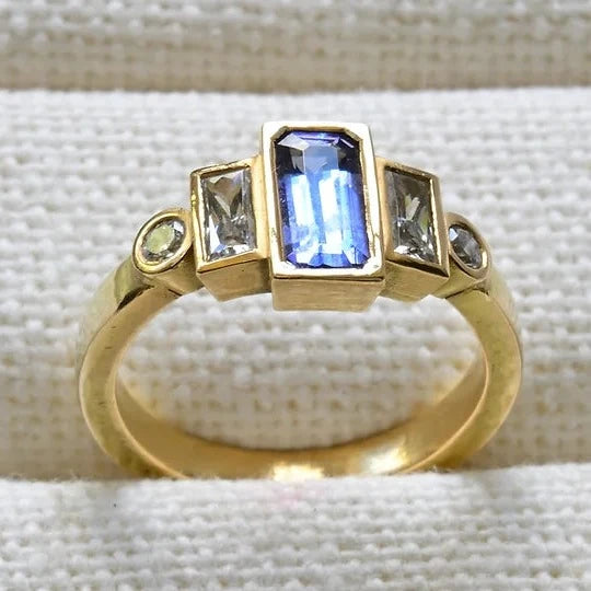 Tanzanite & Diamond Retro Ring