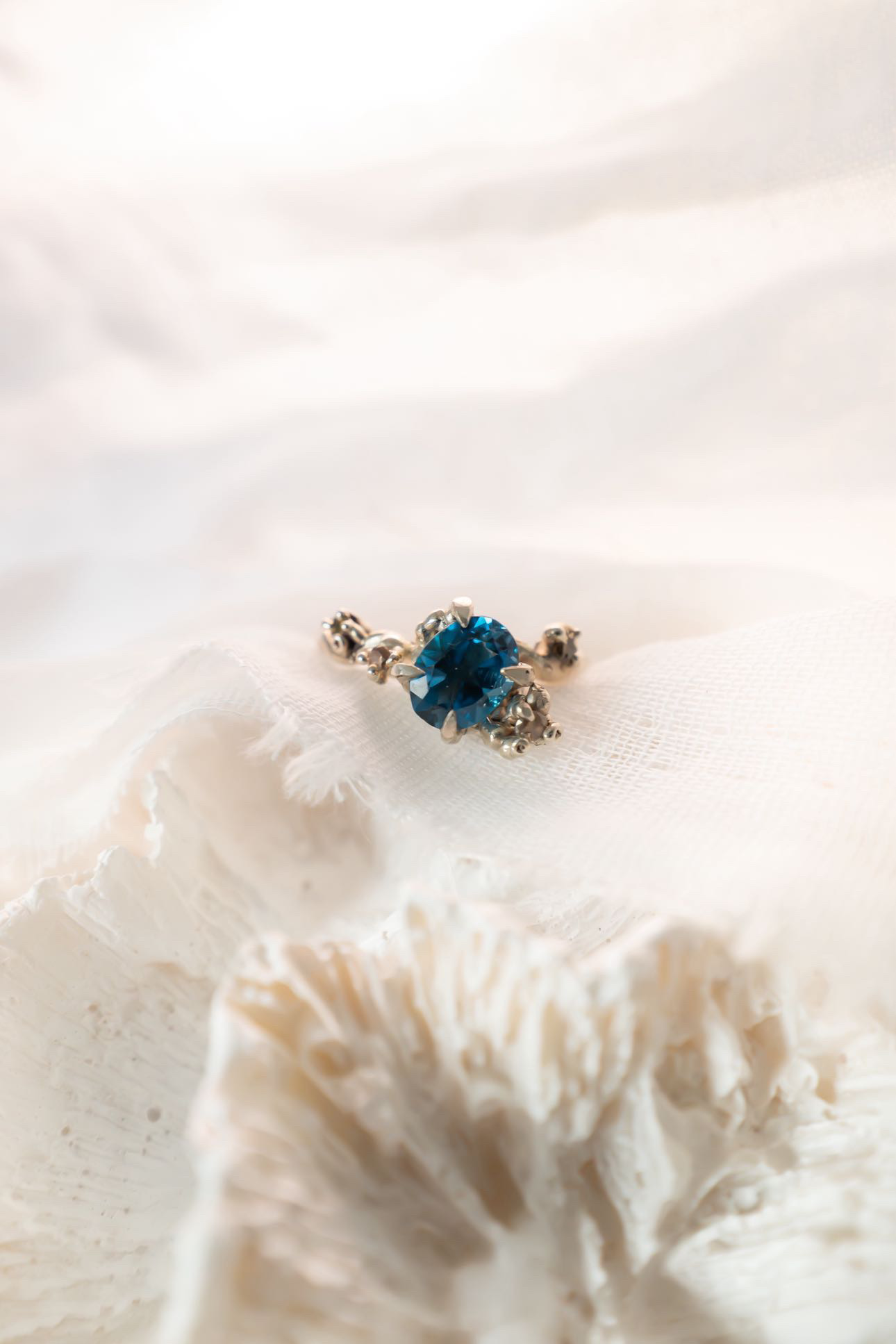 9ct White gold, diamond and topaz ring