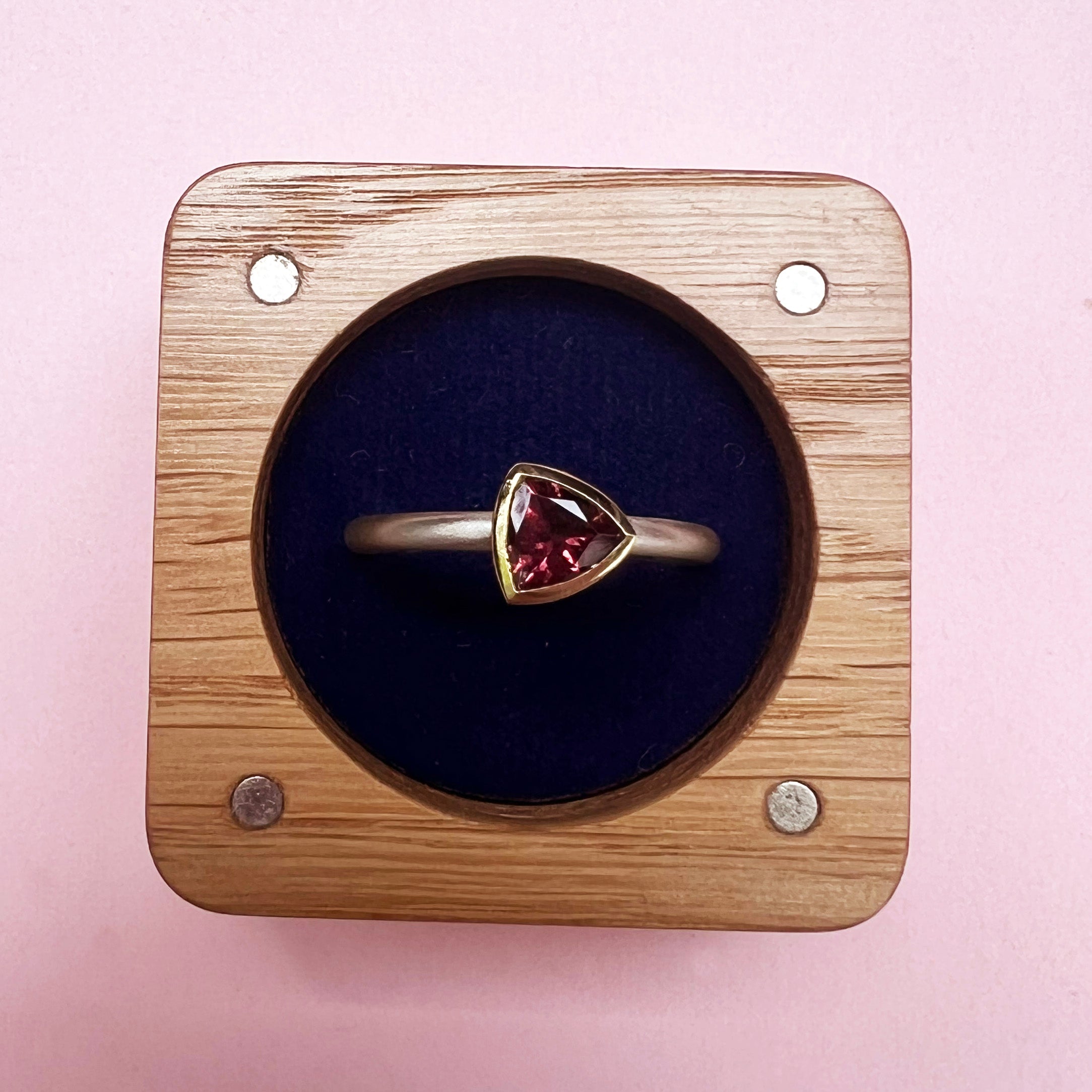 18ct Gold Set Garnet Ring